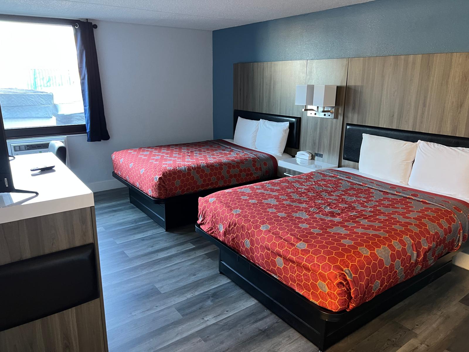 Deluxe 2 Queen bed non-smoking at Roseville Inn
