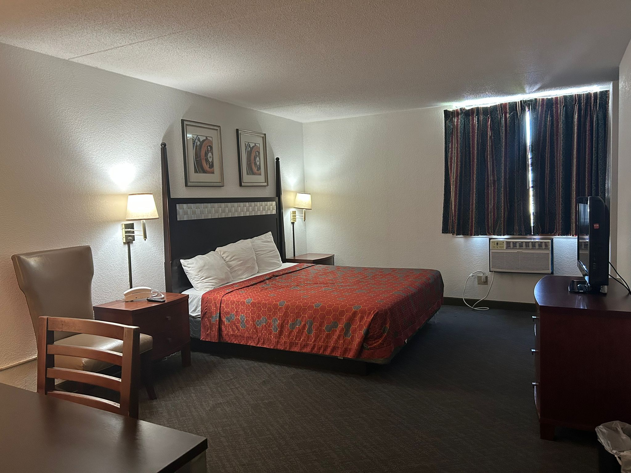 1 King bed non-smoking